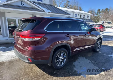 2018 Toyota Highlander Xle z USA, uszkodzony, nr VIN 5TDJZRFH9JS897166